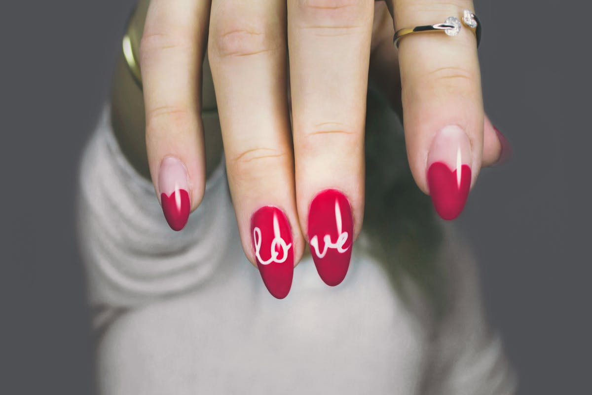 UV Nagellack entfernen - Tipps und Hausmittel
