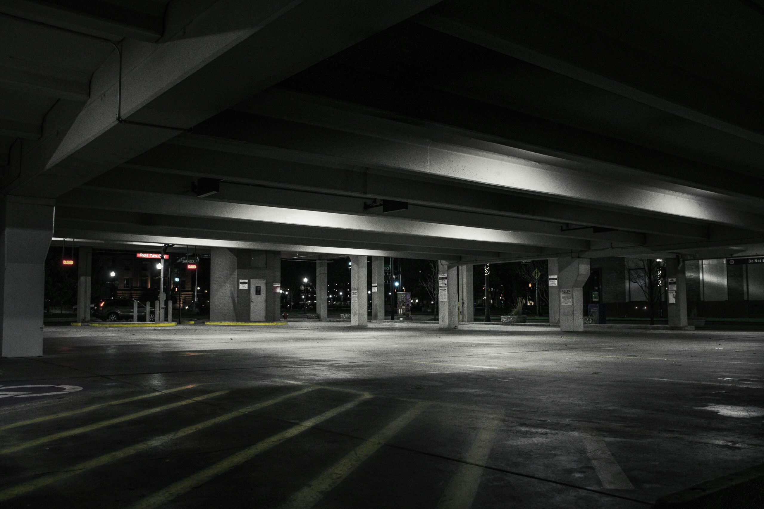 Welche Tricks erleichtern das Einparken in enge Tiefgaragenplätze?