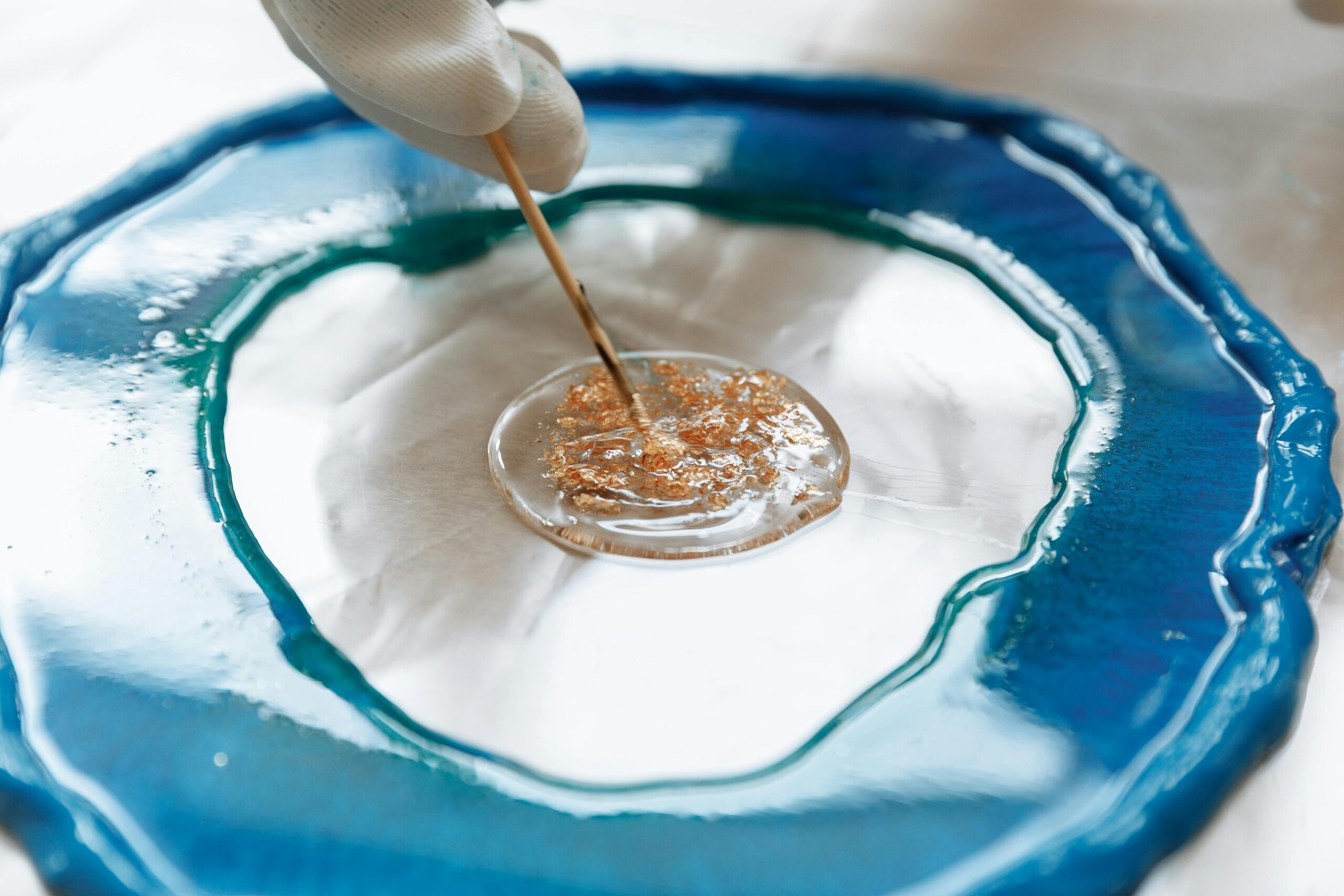 Welche Materialien eignen sich für DIY-Schmuck aus Epoxidharz?