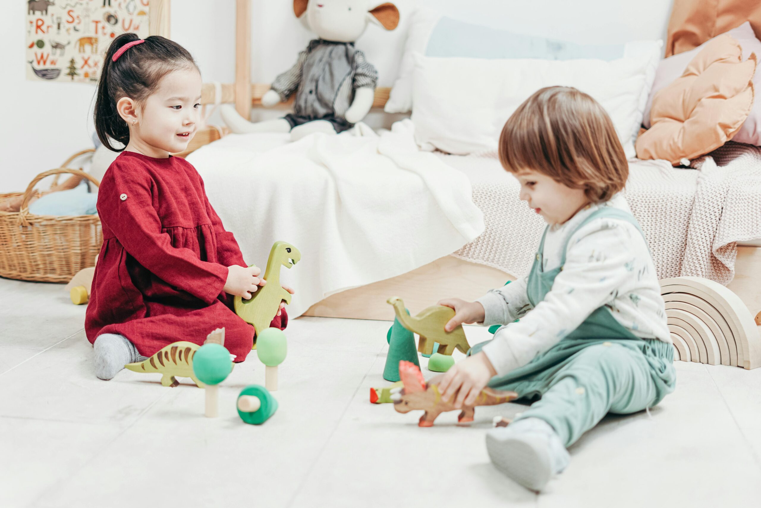 Welche Spielideen beschäftigen Kleinkinder bei schlechtem Wetter zu Hause?