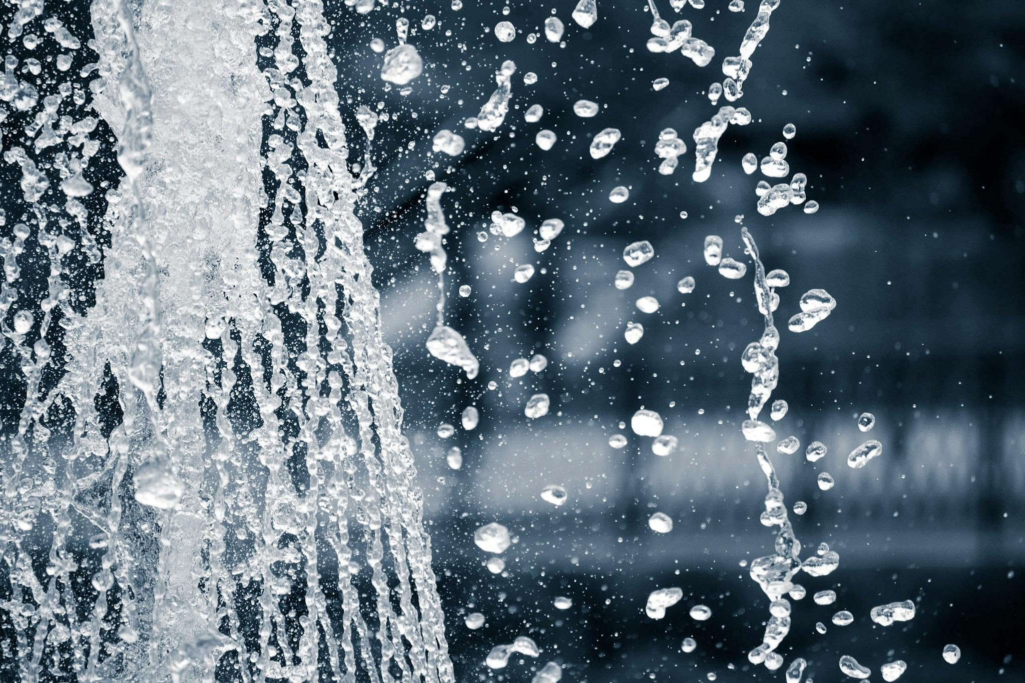 Warum läuft Wasser aus dem Gefrierfach trotz korrektem Abtauen?