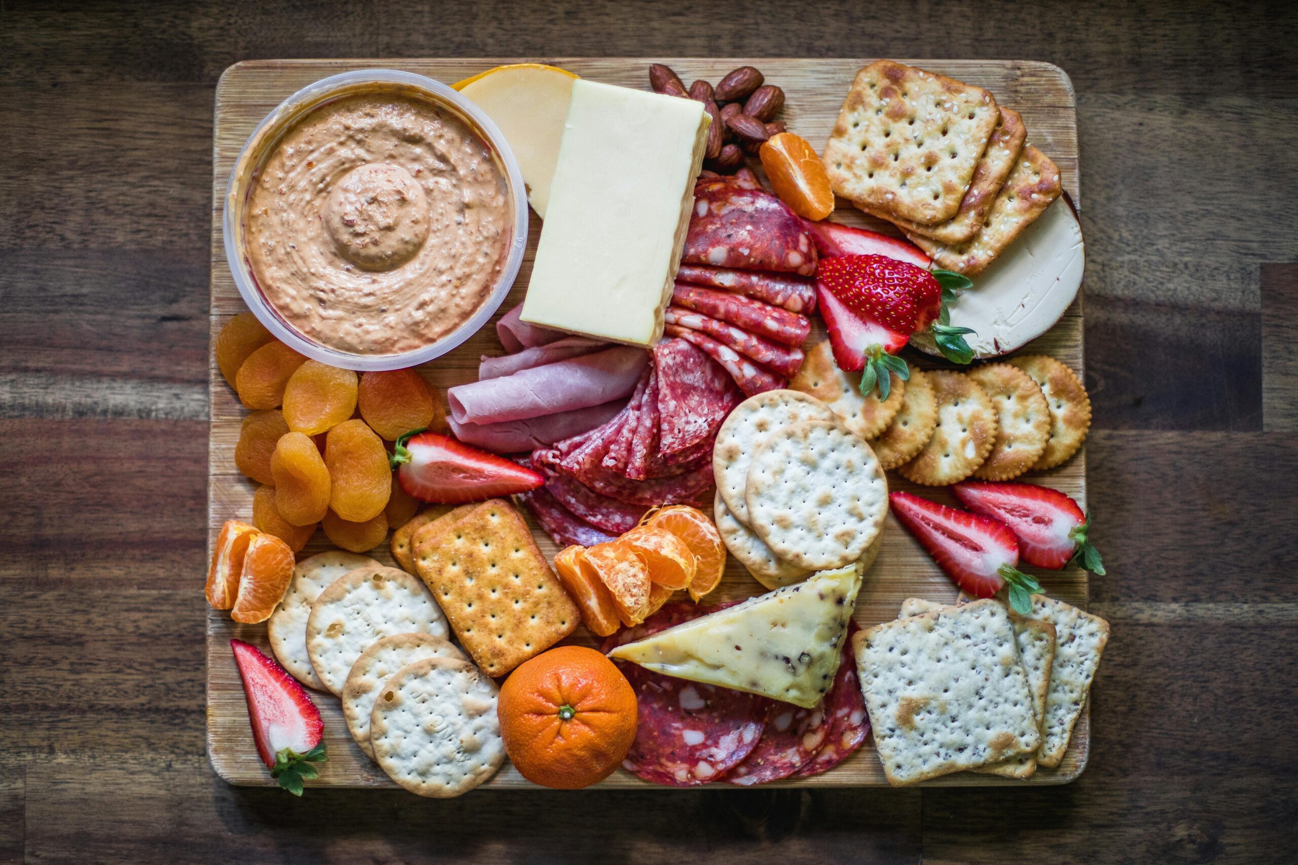 Welche Snacks eignen sich für lange Zugfahrten mit Kindern?