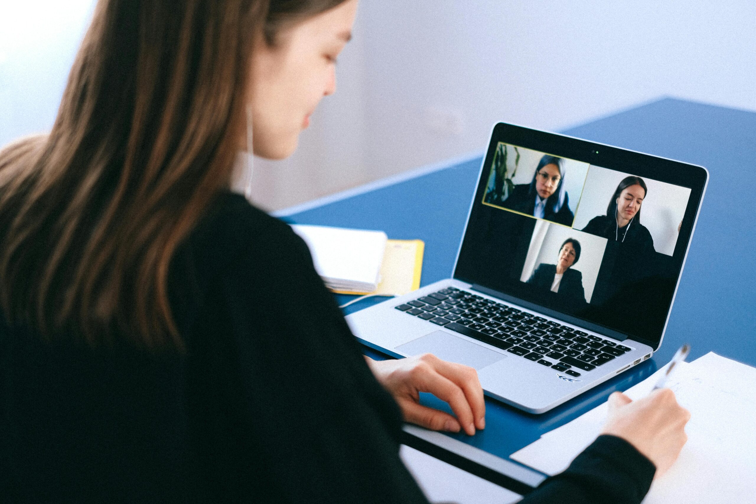 Warum verschlechtert sich die Videoqualität bei Videokonferenzen mit gutem WLAN?