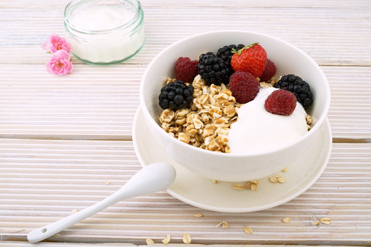 Warum wird der Joghurt im Kühlschrank bitter nach einigen Tagen