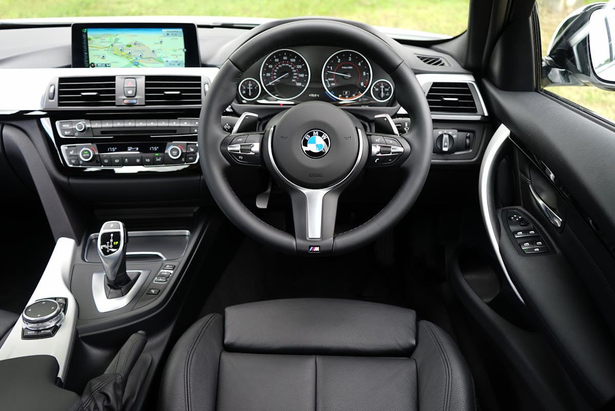Warum funktioniert die Sprachsteuerung im Auto plötzlich nicht mehr