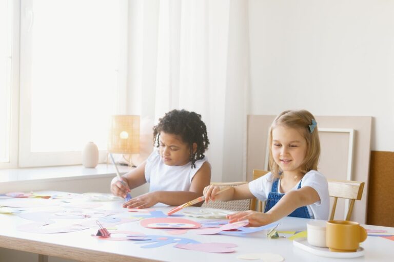 Welche Möglichkeiten gibt es, Kindern umweltfreundliches Basteln beizubringen?