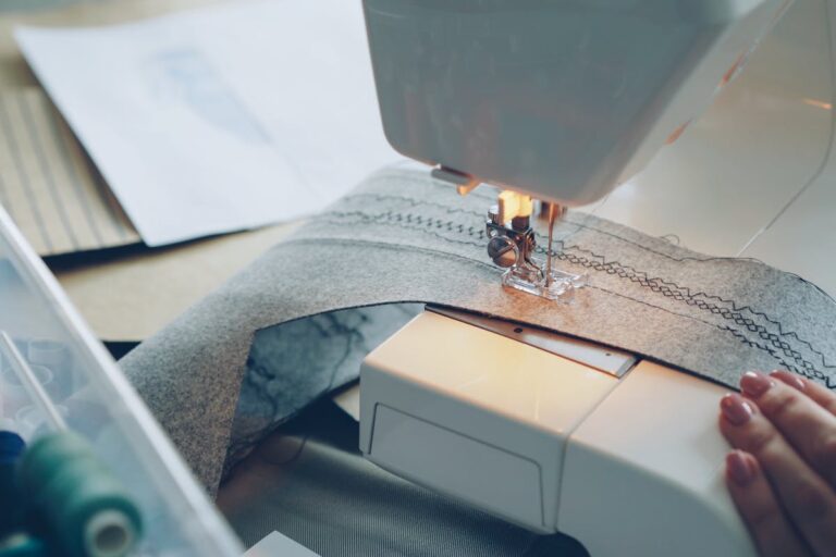 Warum löst sich die Naht beim Nähen von dicken Stoffen?