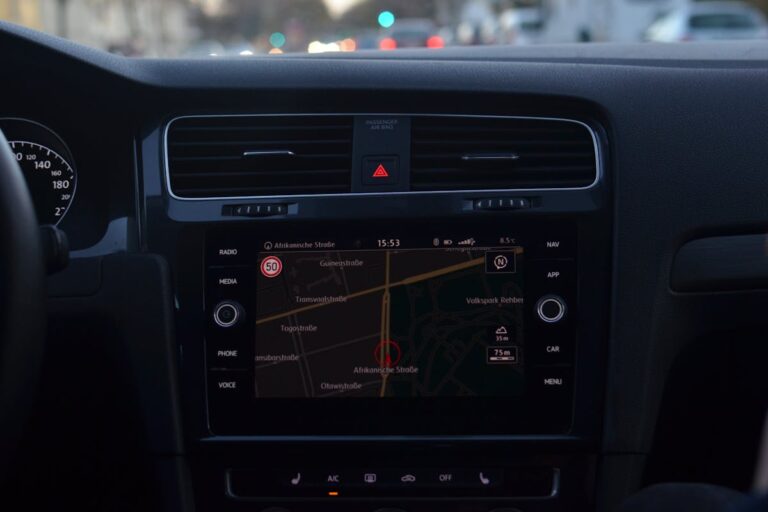 Auto-Navi verliert ständig das GPS-Signal