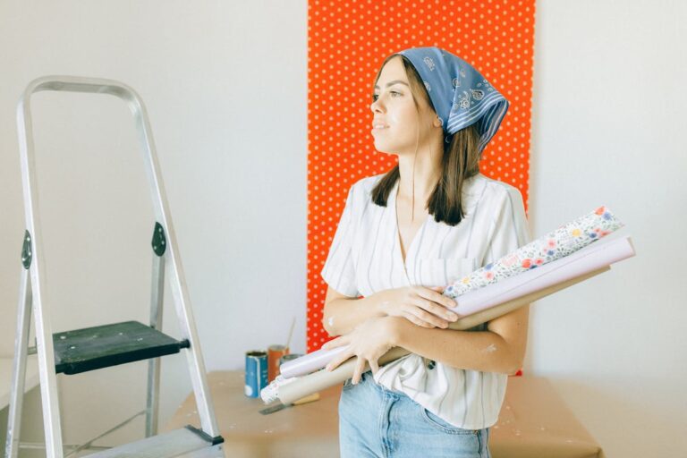 Warum bleibt die Tapete an den Kanten nicht haften?