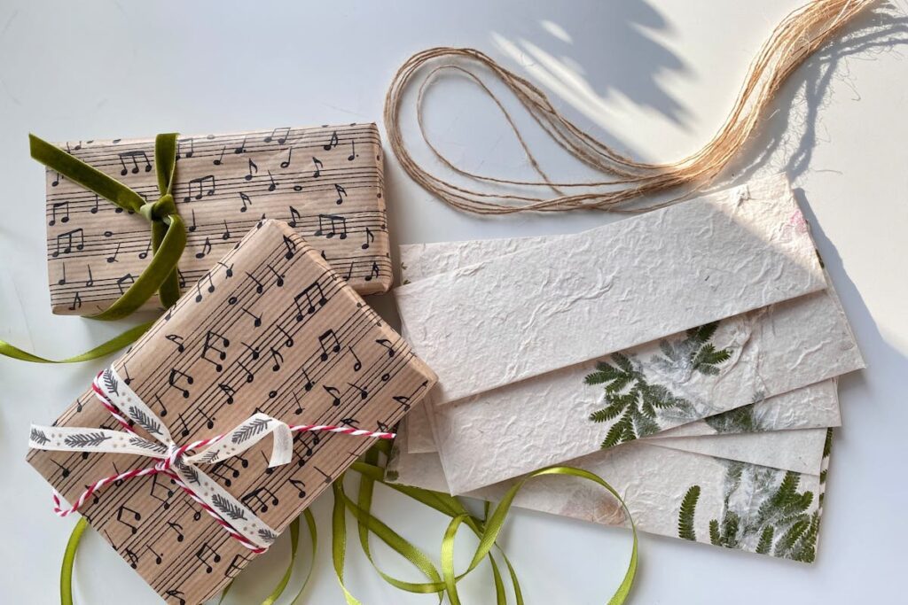 Welche Materialien eignen sich für nachhaltige Verpackung von Geschenken? 10 Welche Materialien eignen sich für nachhaltige Verpackungen bei Geschenken?